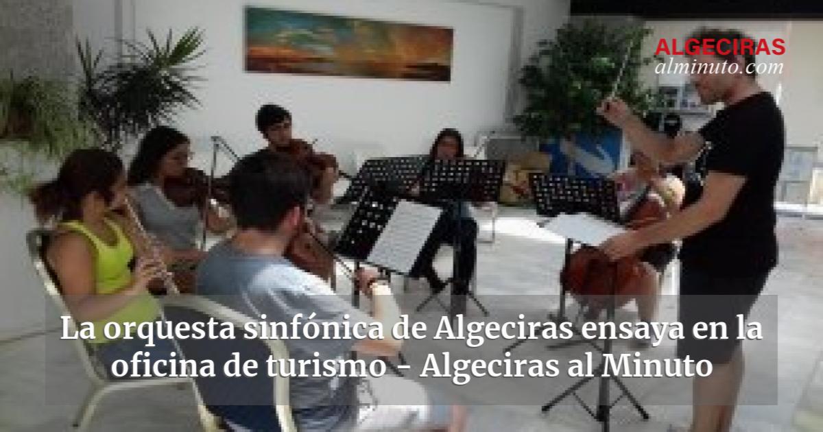 La orquesta sinfónica de Algeciras ensaya en la oficina de turismo