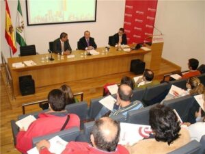 Empresarios de la comarca participan en la jornada sobre reducción de gastos de la Cámara de Comercio