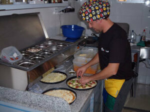 Negocios anticrisis, pizzas de 32 cm a seis euros