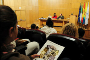 Francisca Pizarro preside la presentación de la publicación del IES Torre Almirante"
