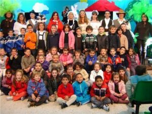 Los padres de alumnos de Los Pinos realizan una representación teatral