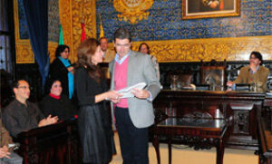 Los vecinos entregan a los representantes municipales los Presupuestos Participativos 2010