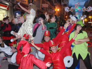 "Barrio Vivo" anima el centro. Horarios y recorridos en el interior.