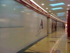 Ni cafetería, ni bancos ni papeleras