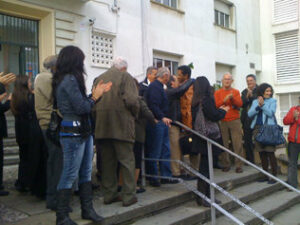 Concentración a favor del doctor Raymond Colimon en el Menéndez Tolosa