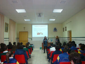 La E.U. de Enfermería enseña a los alumnos de Salesianos las ventajas de una alimentación equilibrada