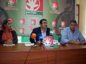 PA: "Psoe e Iu si tienen dinero para comilonas y mobiliario prescindible"