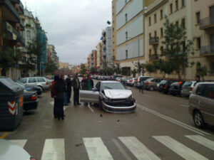 La lluvia provoca accidentes por toda la ciudad