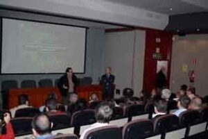 Delegados de UGT asisten en la APBA a una disertación sobre los retos de futuro del puerto algecireño