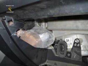 La Guardia Civil intervienen 80 kilos de hachís.