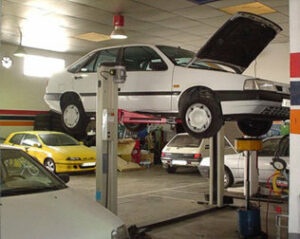 Un año y seis meses de prisión por no pagar la factura del taller