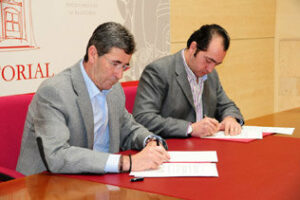 Ayuntamiento y Consejo Local de Hermadades renuevan su convenio de colaboración