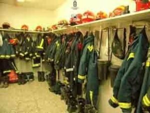 El bombero en huelga de hambre interrumpe su protesta