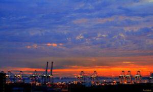 La primera naviera china también apuesta por el puerto de Algeciras.