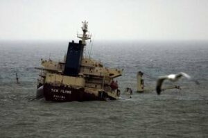 Según el Ministerio de Medio ambiente Los restos del buque New Flame no son una amenaza ecológica para la Bahía de Algeciras".