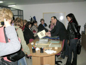 Los alumnos de Al-Yasirat visitan el Archivo Municipal