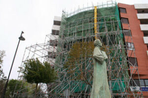 La fachada del edificio María Cristina comienza a repararse