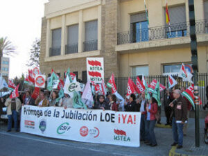 Sindicatos de la enseñanza se concentran en la Subdelegación de Gobierno