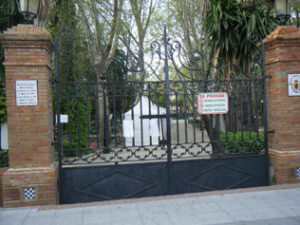 Los cementerios y los parques permanecerán cerrados este viernes por el temporal