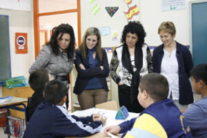 860 alumnos de 17 colegios algecireños participan en el taller Pequeños Emprendedores"