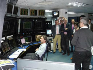 Periodistas de la comarca visitan la estación de seguimiento de satélites de Gibraltar