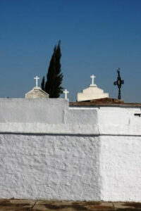 Los cementerios abren este jueves por tramos horarios según la edad y con control de aglomeraciones