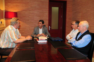 Las comunidades de propietarios de San García se reunen con el Alcalde