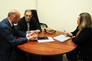 Fírvida se reúne con Faisem para conocer el futuro de su casa-hogar para enfermos mentales