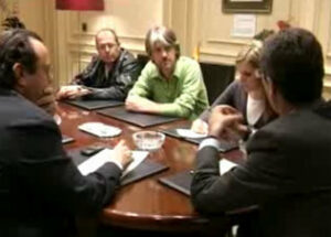 Ex trabajadores de Torraspapel visitan la Alcaldía