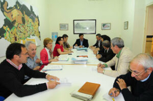 Urbanismo ordenará la demolición de un muro en una antigua chatarrería en la calle Margarita