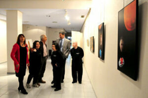 Inaugurada la exposición Un mundo en sus manos" del fotografo Fernando Barrios