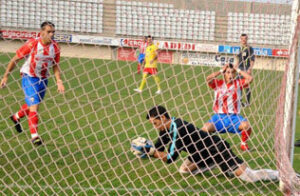 El Algeciras CF no se decide por quien ocupará el banquillo albirrojo