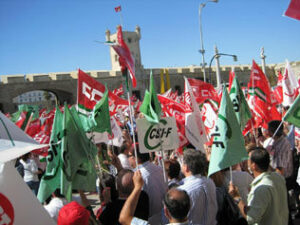 600 delegados de UGT, CCOO y CSI-F se concentran en Cádiz en contra de las medidas de Zapatero
