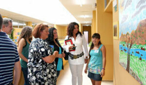 Exposición sobre la flora en el colegio Tartessos