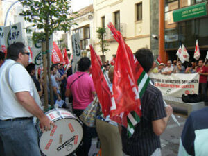 Primera protesta contra el plan de ajuste al grito de Zapatero, Zapatero, devuélvenos del dinero"