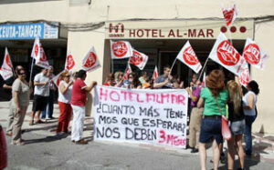 Casi la totalidad de la plantilla del Hotel Al-Mar secunda la primera jornada de huelga alterna