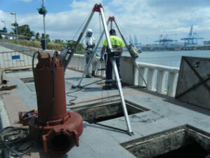 Emalgesa efectúa labores de mantenimiento en la red de saneamiento