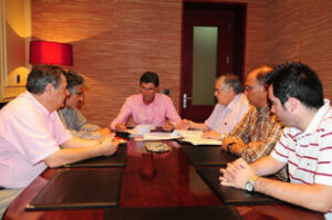 El Alcalde se reúne con el Algeciras CF para valorar las dificultades económicas que atraviesa el club