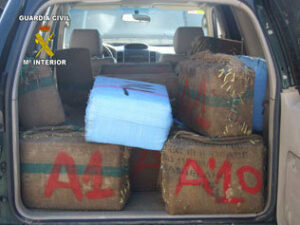 Detenido en el puerto de Algeciras cuando desembarcaba con 92 kilos de hachís ocultos en un camión