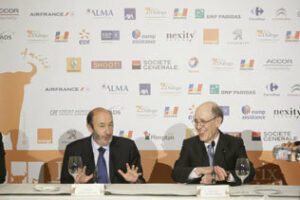 Los Ministros de Interior de España y Francia reciben un premio por la Paz y contra el terrorismo