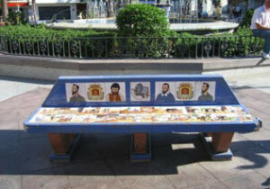 Ayuntamiento y Justicia buscan una solución para un indigente instalado en la Plaza Alta