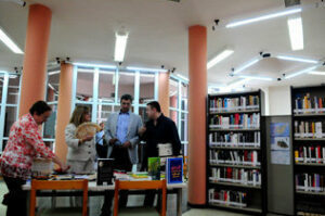 La biblioteca municipal del Saladillo es la primera de la provincia con libros en distintas lenguas