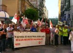 Funcionarios del Ayuntamiento se manifiestan en protesta contra los recortes