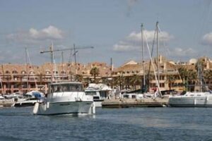 Vox pide que gibraltareños residentes en Sotogrande y La Línea "paguen impuestos o se vayan con los monos"