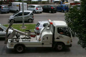 Vox sospecha de "fraude" en el servicio de grúa municipal por no emitir facturas a los ciudadanos