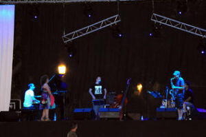 Celia Mur encantó al público algecireño con su actuación en el parque María Cristina