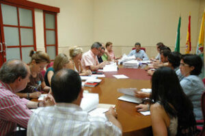 Herrera señala las medidas que se aplicarán desde hoy para ahorrar 626 mil euros mensuales