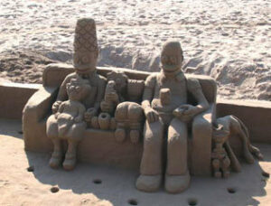 La playa del Rinconcillo acoge mañana la III jornada de escultura sobre arena