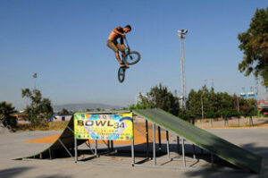 Un centenar de pilotos se dan cita en la primera concentración local de BMX