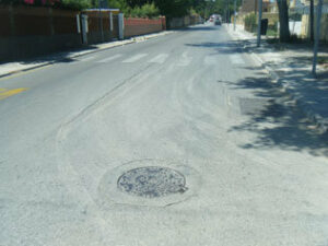 El PP alerta del hundimiento de parte del firme de la Avenida de la Diputación en la barriada de El Rinconcillo